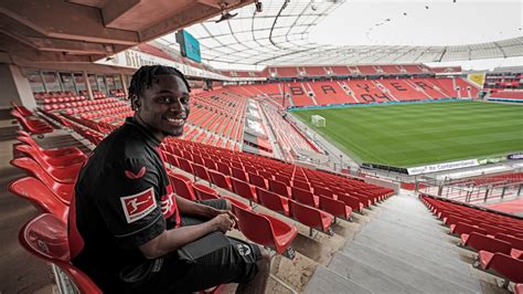 Jeremie Frimpong signs new contract at Bayer Leverkusen through 2028